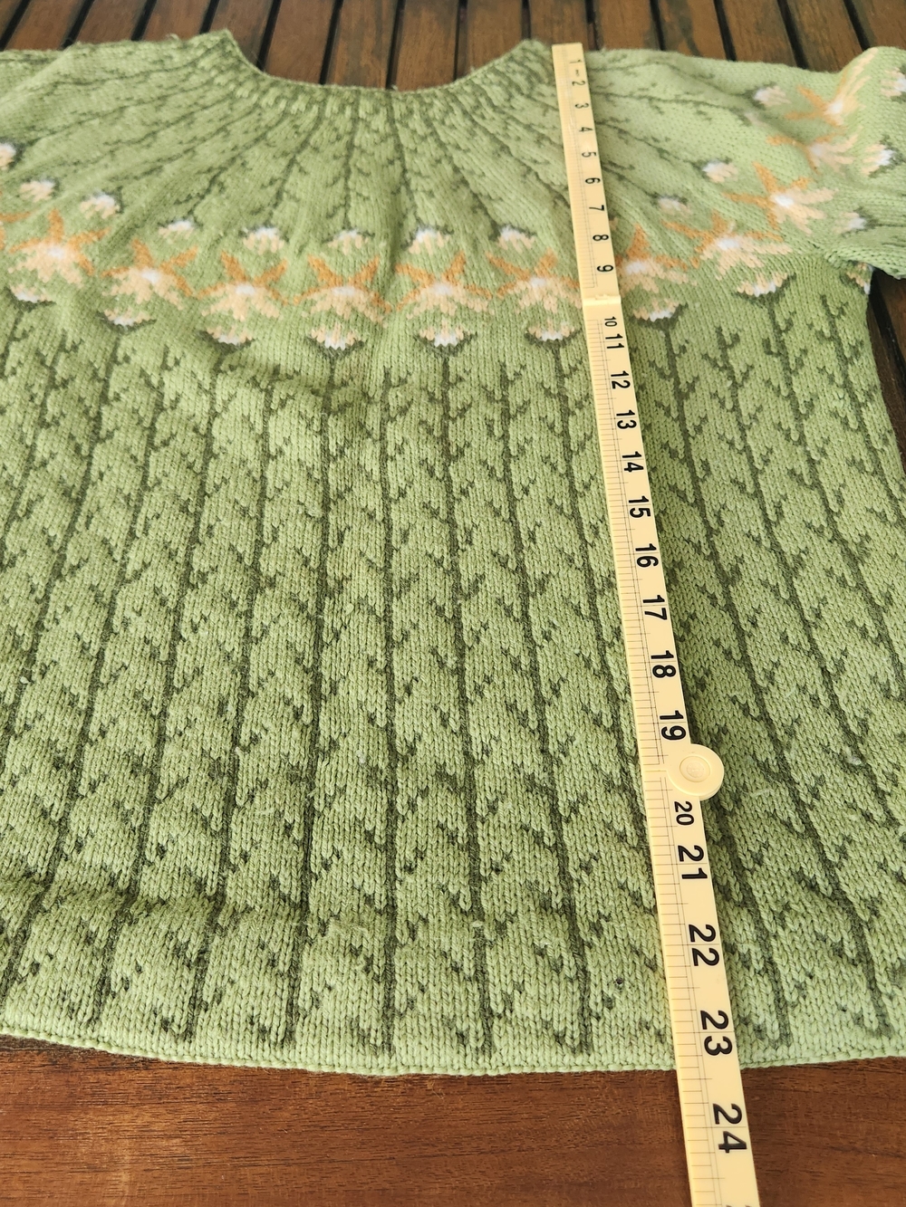 Vintage Handmade in Denmark 100% Pure Wool Green Floral Fair Isle Yoke Sweater - Picture 6 of 8